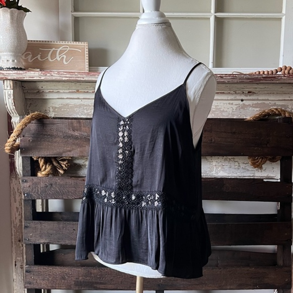 🟠NWT LAUREN CONRAD Sequin Crochet Cami in Coal LG